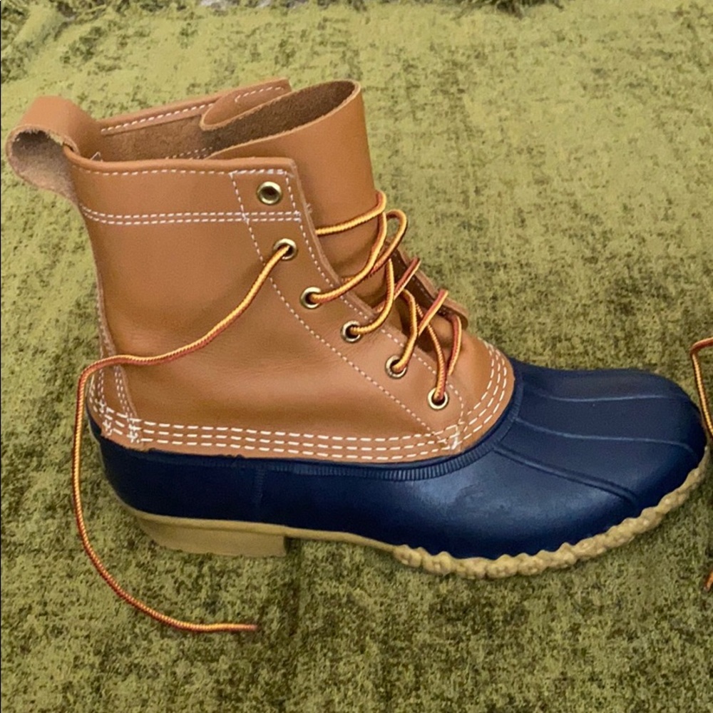 Like new LL bean duck boots. Size 9M.